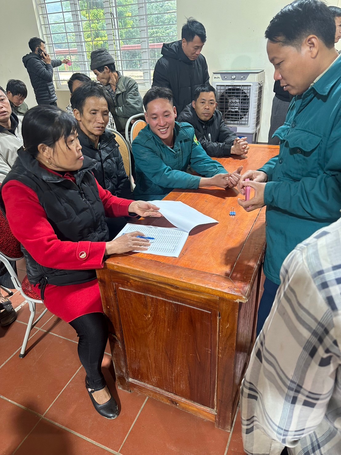 A group of people sitting around a table

Description automatically generated